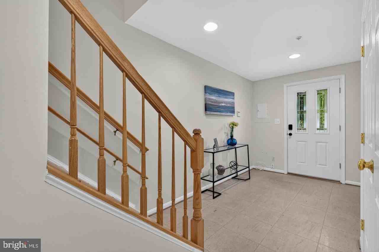 122 Sanborn Pl - Photo 7 of 49