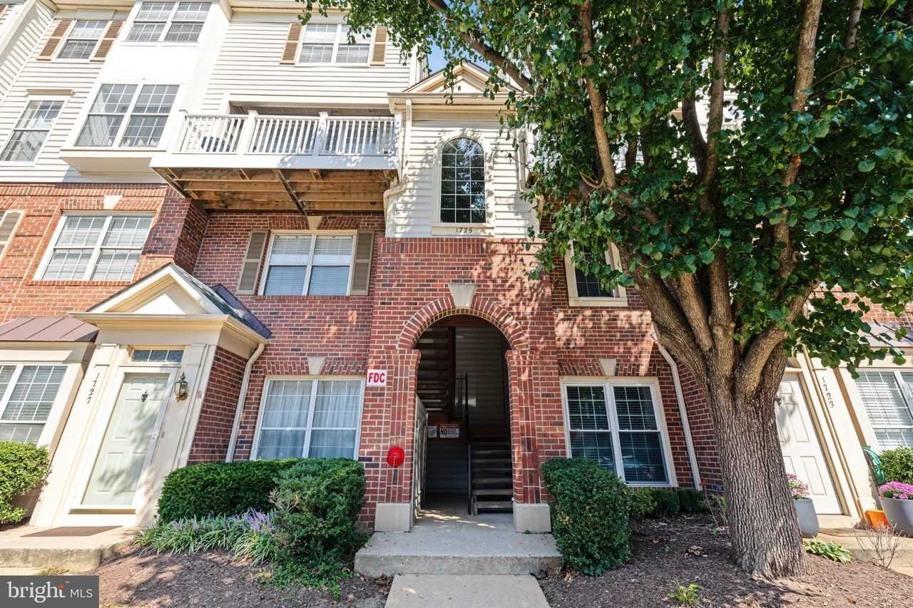 1725 Kingsgate Ct #304 - Photo 2 of 40
