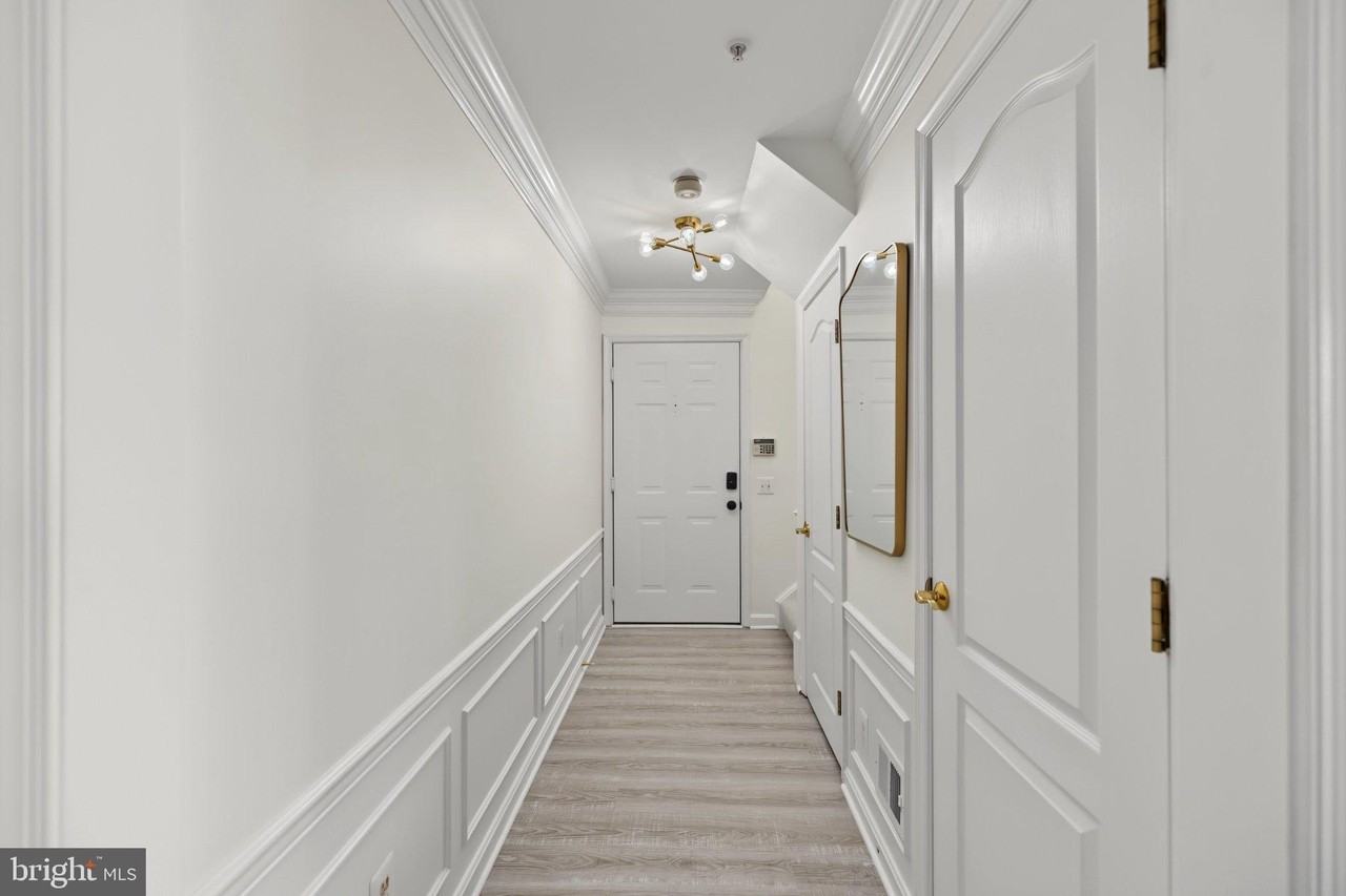 1725 Kingsgate Ct #304 - Photo 3 of 40