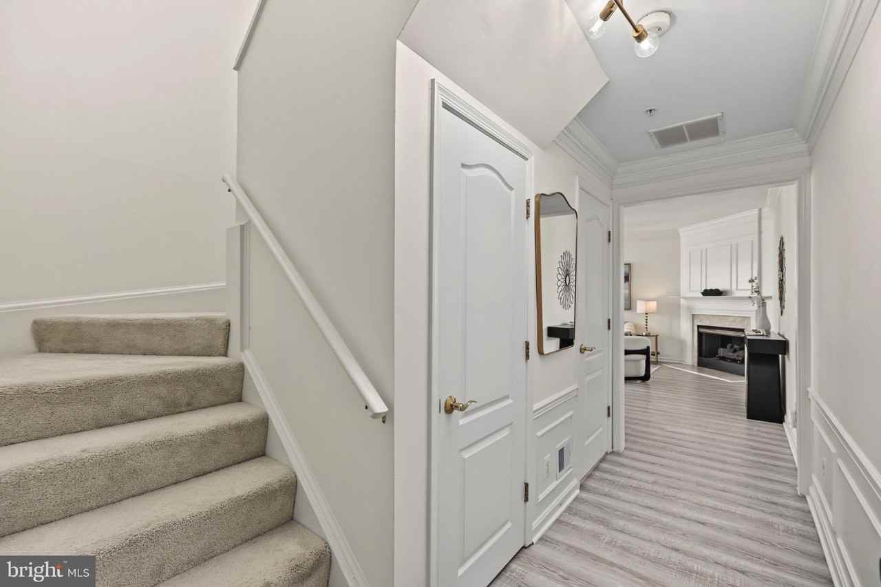 1725 Kingsgate Ct #304 - Photo 4 of 40