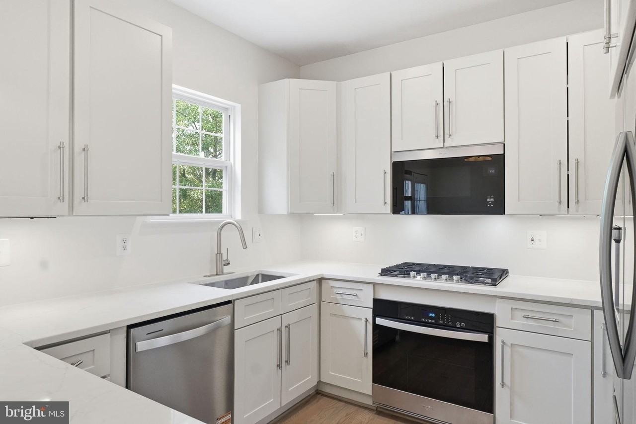 3839 Watkins Mill Dr - Photo 5 of 42