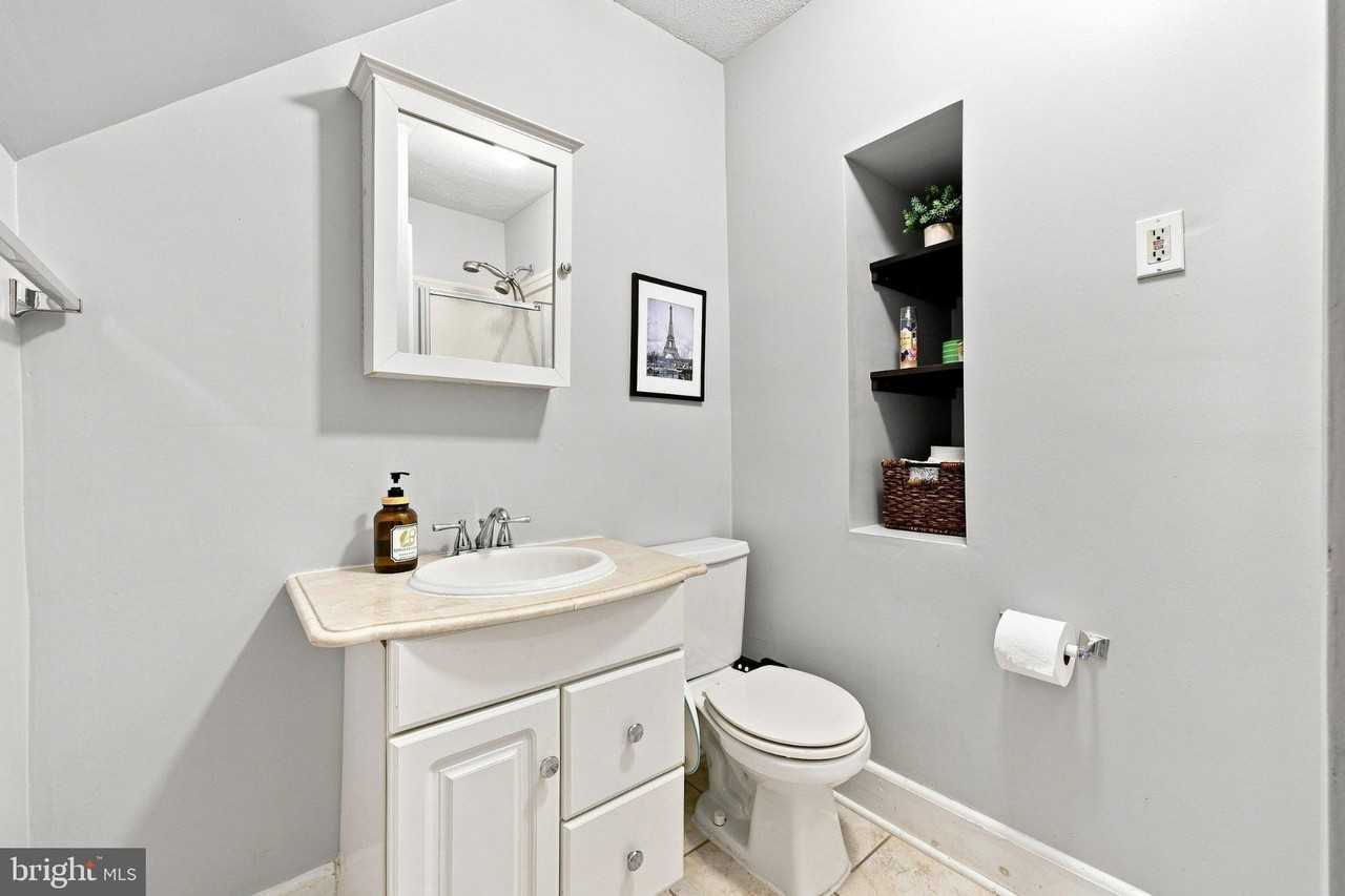203 W Main St - Photo 6 of 21