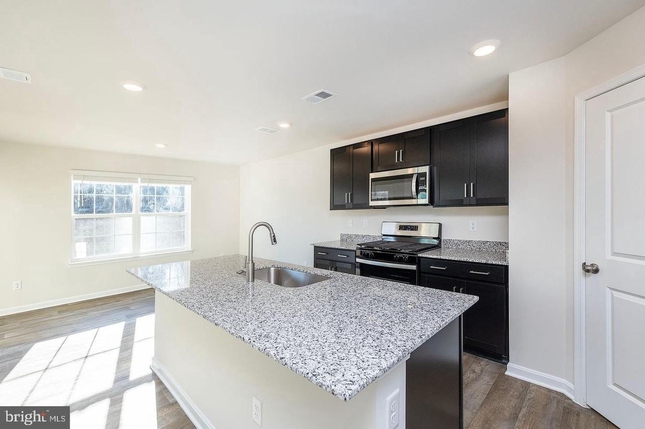 174 Hamstead Dr - Photo 4 of 23