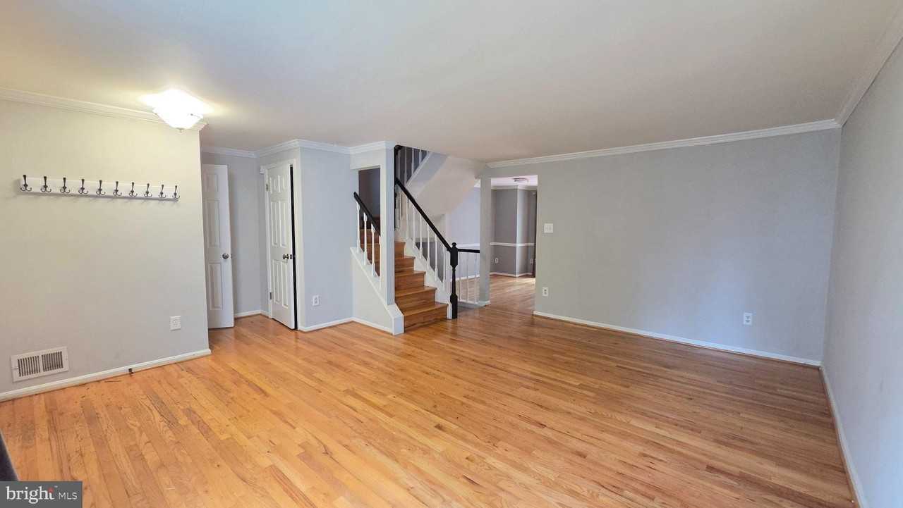 6638 Greenleigh Ln - Photo 3 of 27