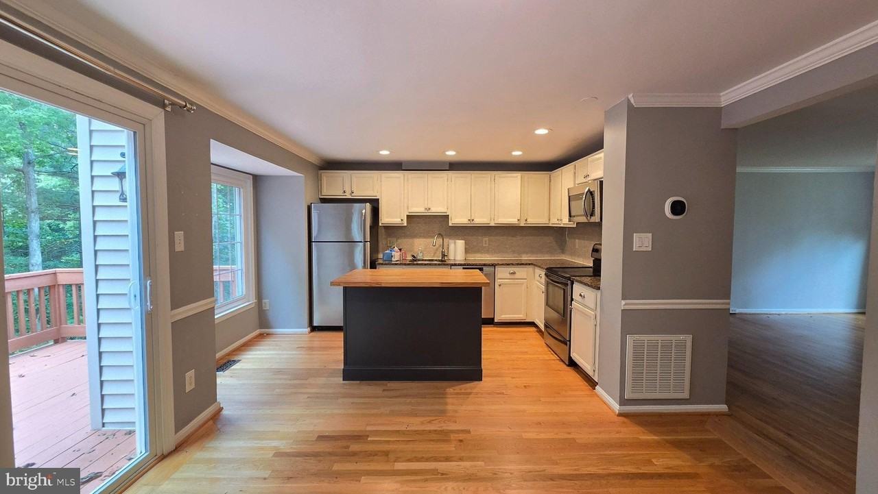 6638 Greenleigh Ln - Photo 5 of 27