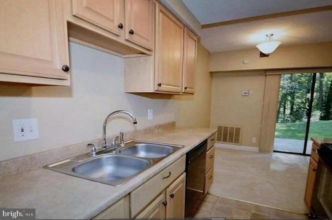 11651 Stoneview Sq #2B - Photo 4 of 13