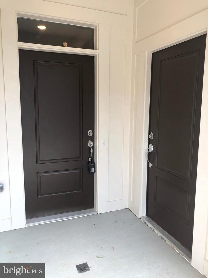 22584 Windsor Locks Sq - Photo 2 of 20