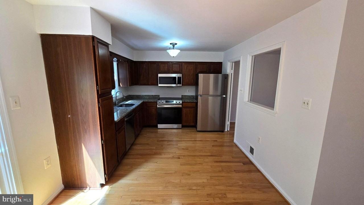 12151 Stallion Ct - Photo 7 of 24