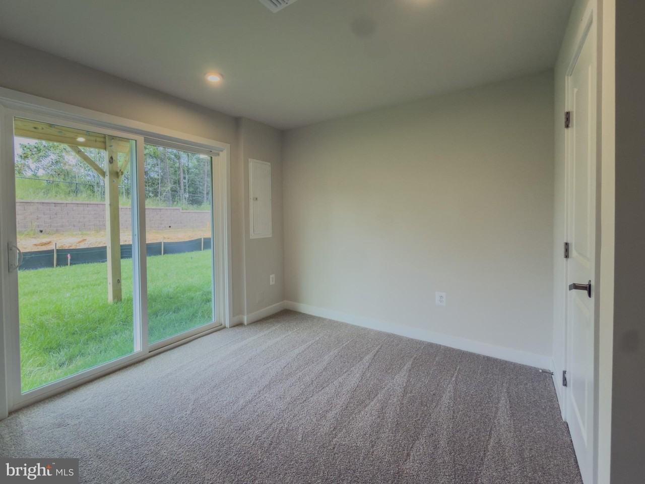 6737 Shelton Ln - Photo 5 of 33