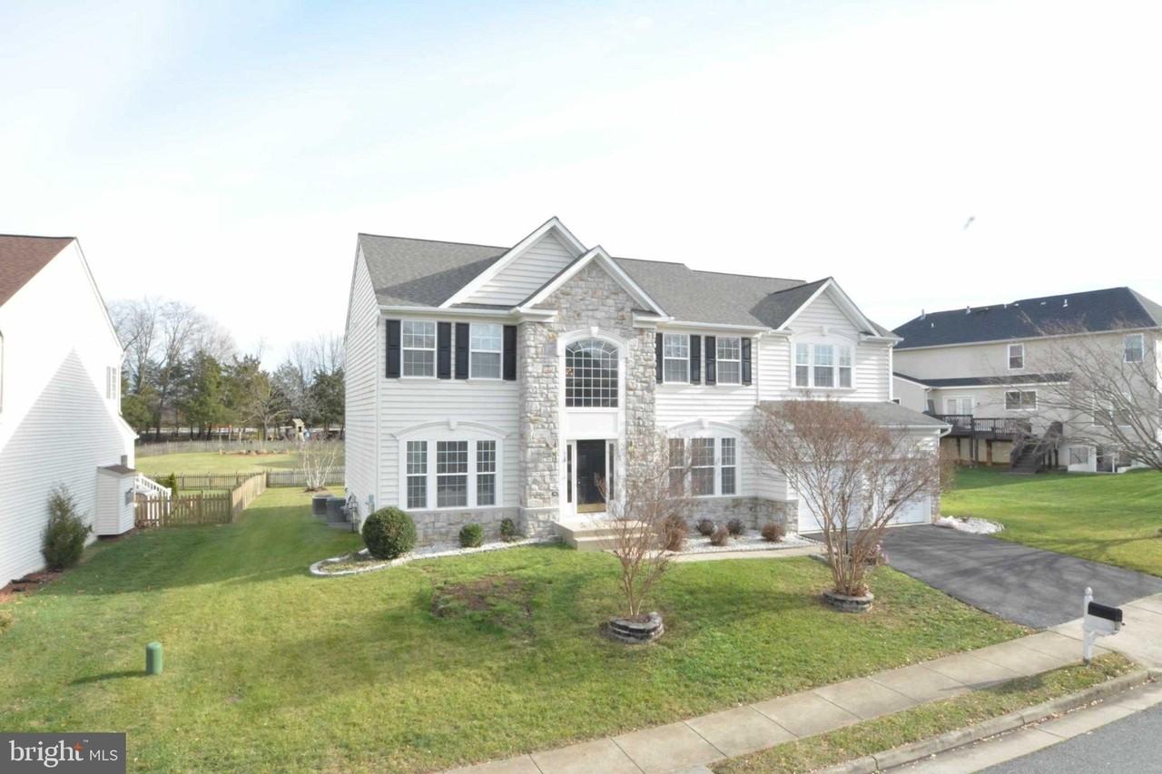 110 Hunton Dr - Photo 2 of 50