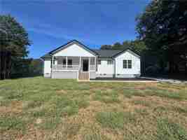 featured image of 2934 S Stratford Rd