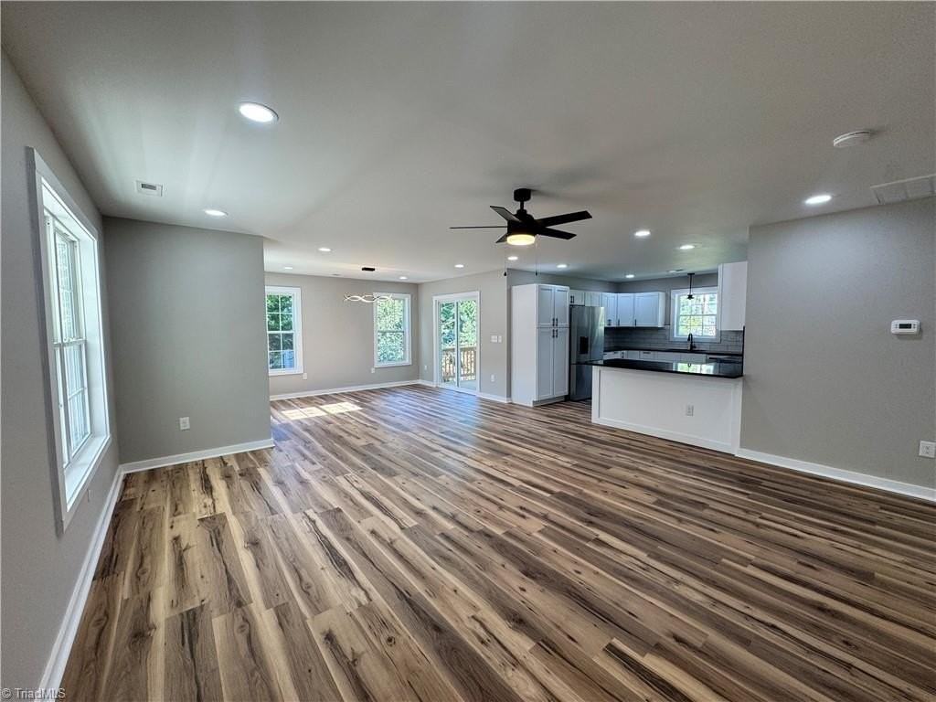 2934 S Stratford Rd - Photo 3 of 23