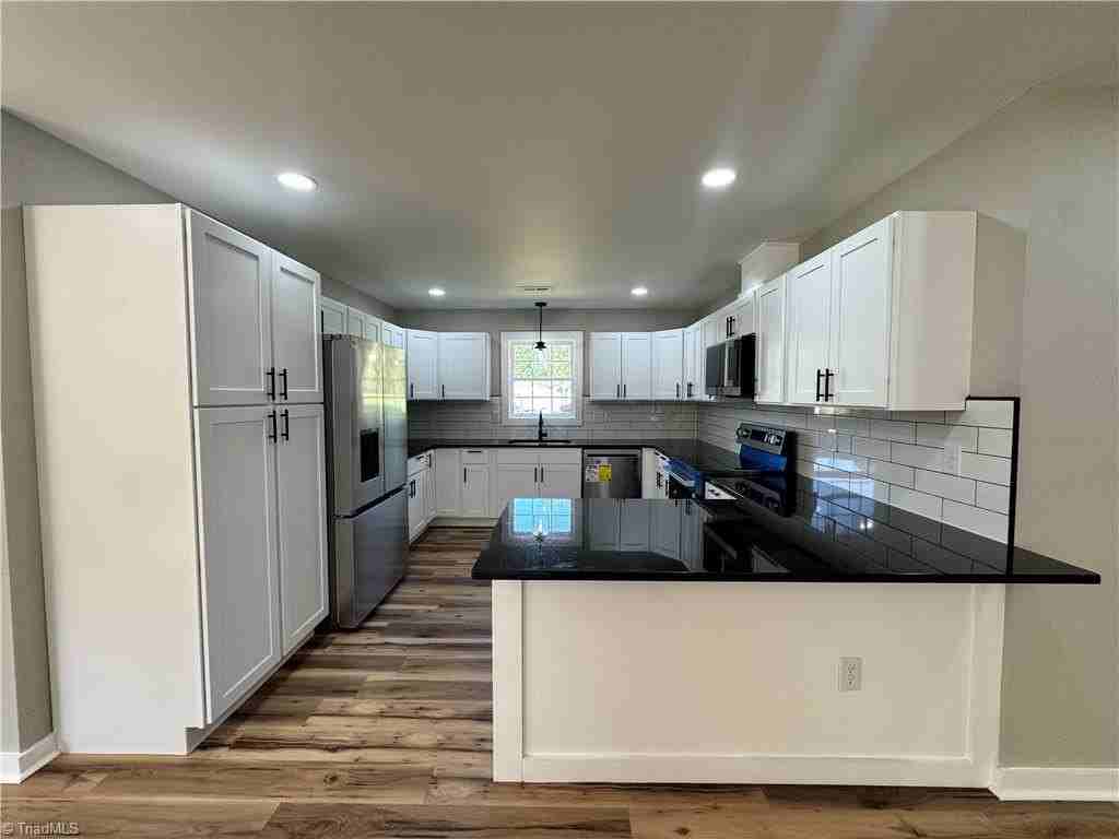 2934 S Stratford Rd - Photo 5 of 23
