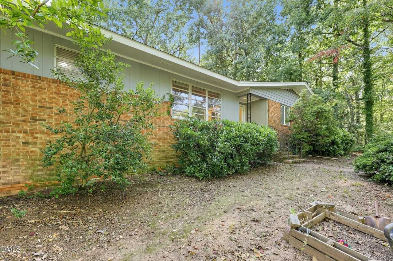 1303 Lorimer Rd - Photo 2 of 16