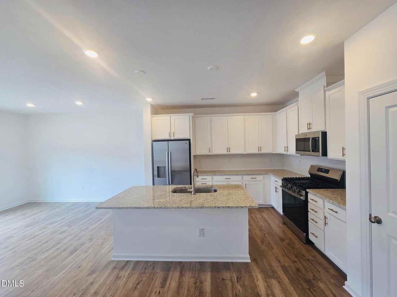 8765 Wardle Ct - Photo 2 of 19