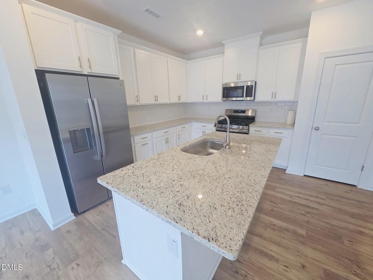8765 Wardle Ct - Photo 5 of 19