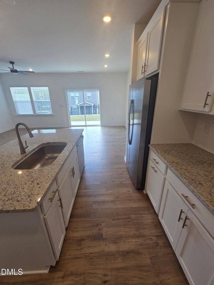 8765 Wardle Ct - Photo 7 of 19