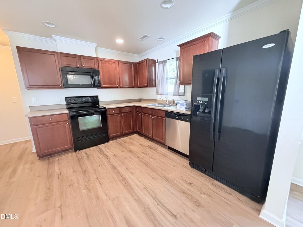 8 Duck Pond Ct - Photo 4 of 15