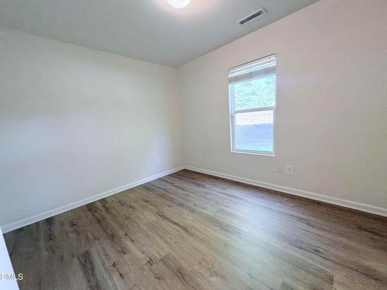 8 Duck Pond Ct - Photo 6 of 15