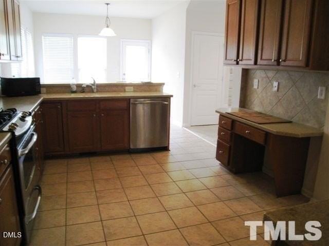 2110 Addenbrock Dr - Photo 3 of 8