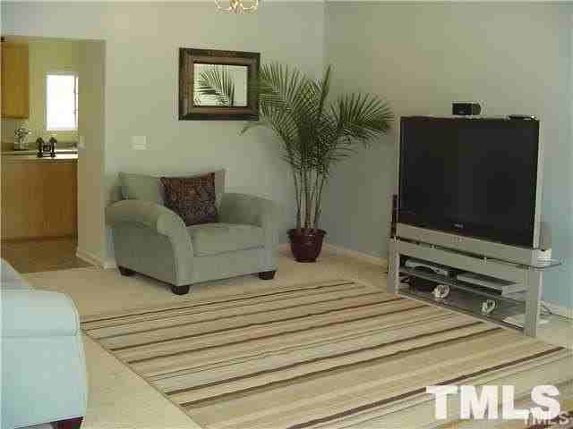 113 Eldon Ln - Photo 3 of 6