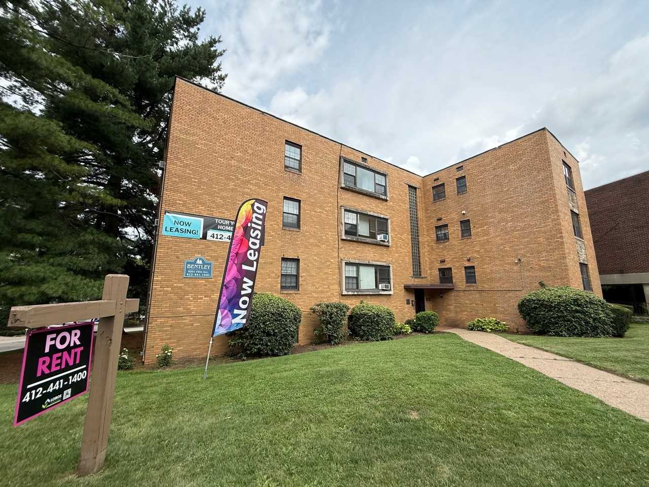 BENTLEY APARTMENTS -- 021 - Photo 7 of 16