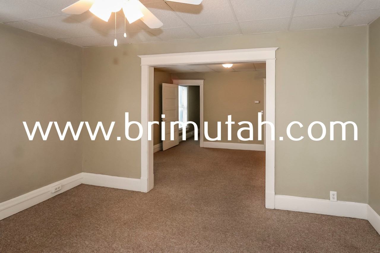 273-275 S. 400 E. - Photo 5 of 29