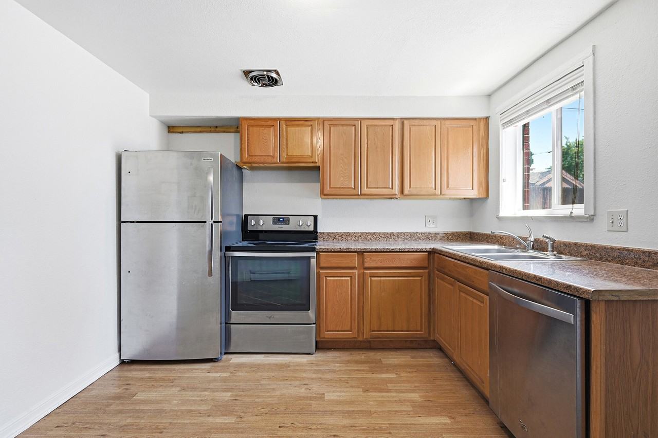 West 72nd Avenue, 4330 - Photo 4 of 25