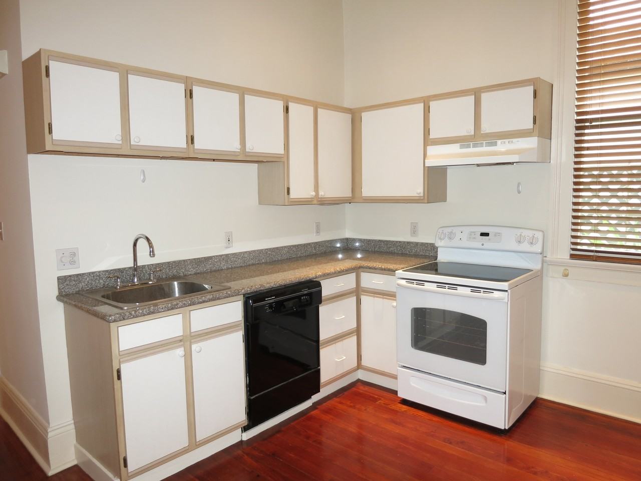 527 Fern St - Photo 3 of 8