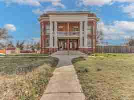 featured image of 320 N Rock Island Ave