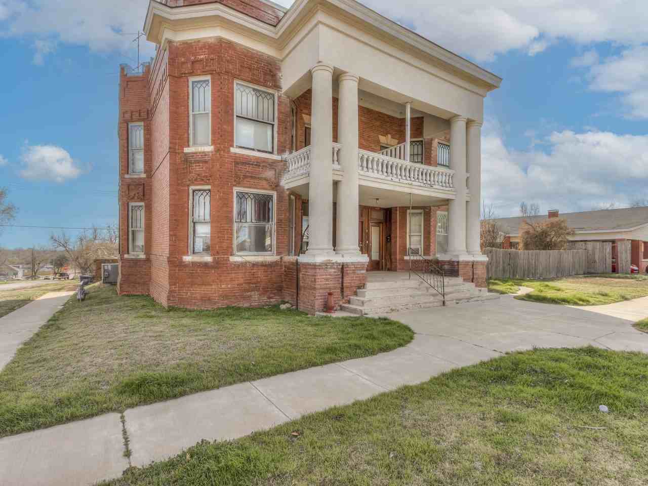 320 North Rock Island Avenue - Photo 3 of 12