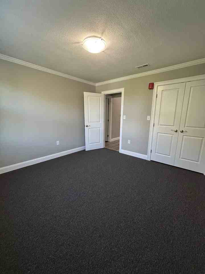 Oak Hill Apartments - Photo 7 of 15