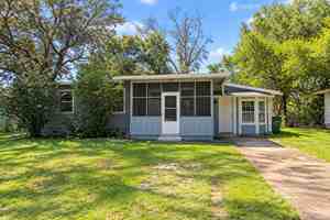 featured image of 131 3rd St #1