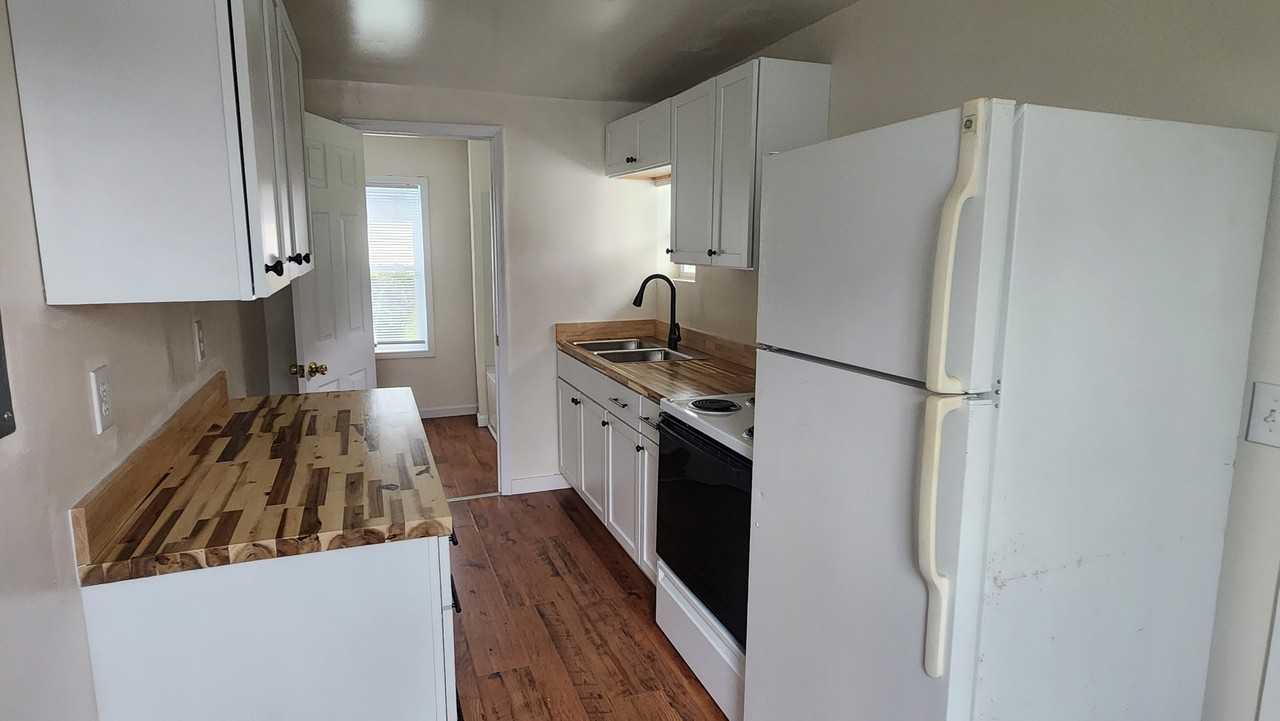 912 Clara St #1 - Photo 3 of 8