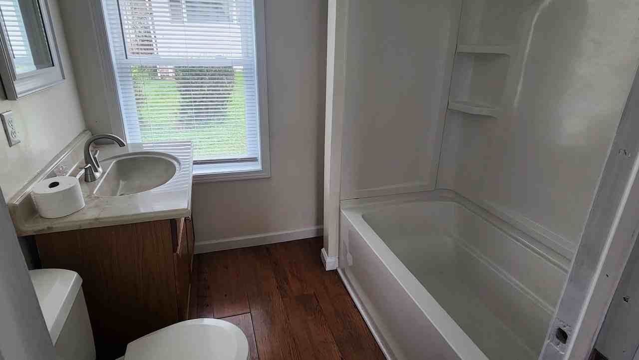 912 Clara St #1 - Photo 5 of 8