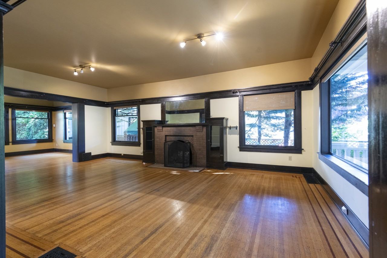 528 18th Ave E #1 - Photo 2 of 27