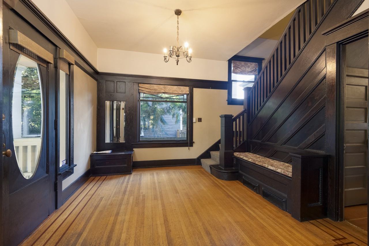 528 18th Ave E #1 - Photo 4 of 27