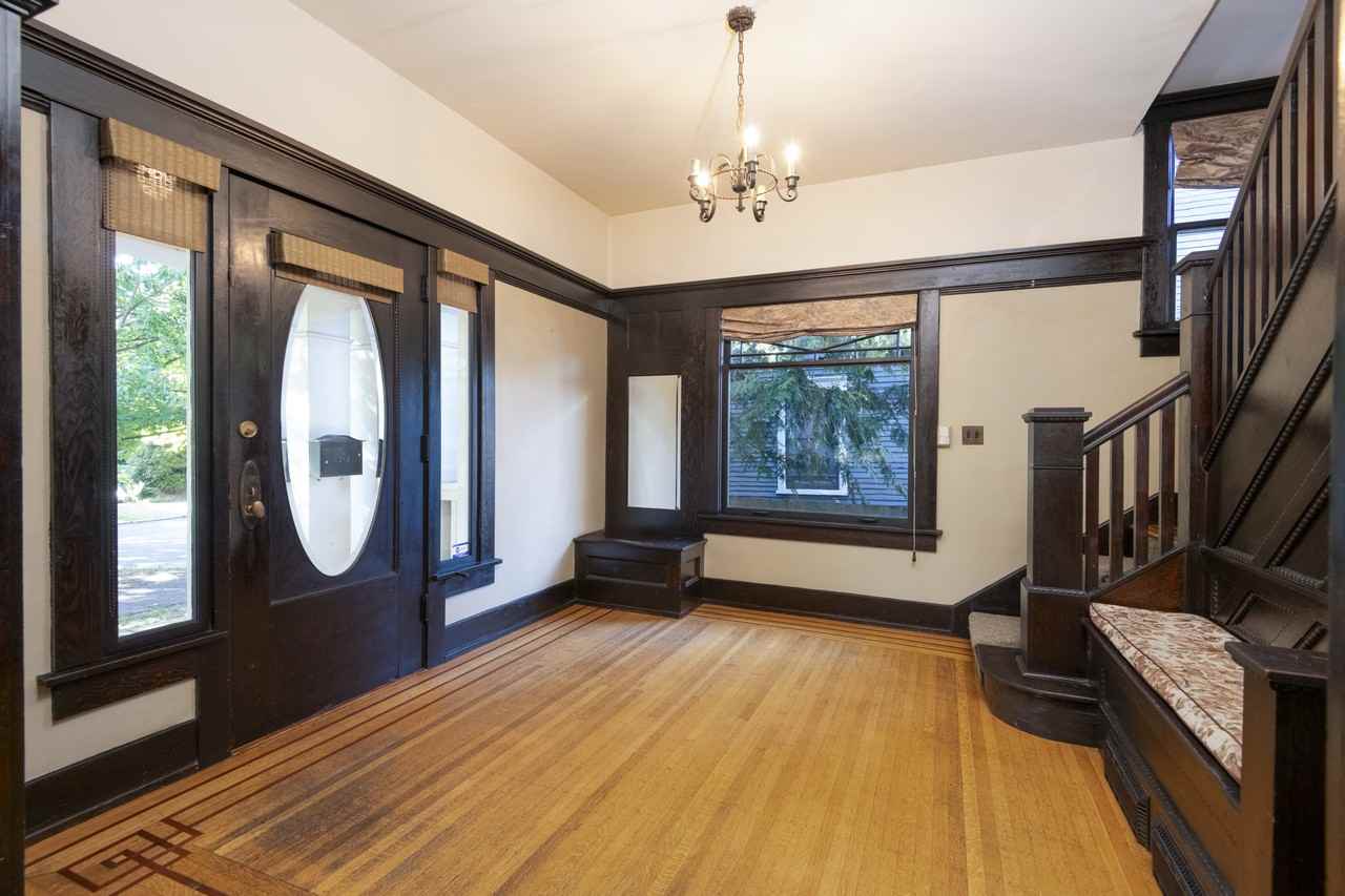 528 18th Ave E #1 - Photo 5 of 27