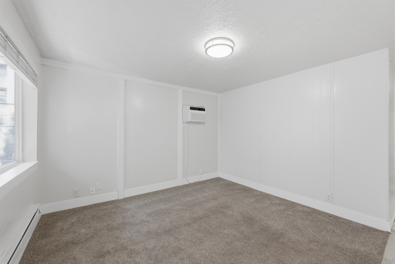 831 W Lennox St - Photo 4 of 28