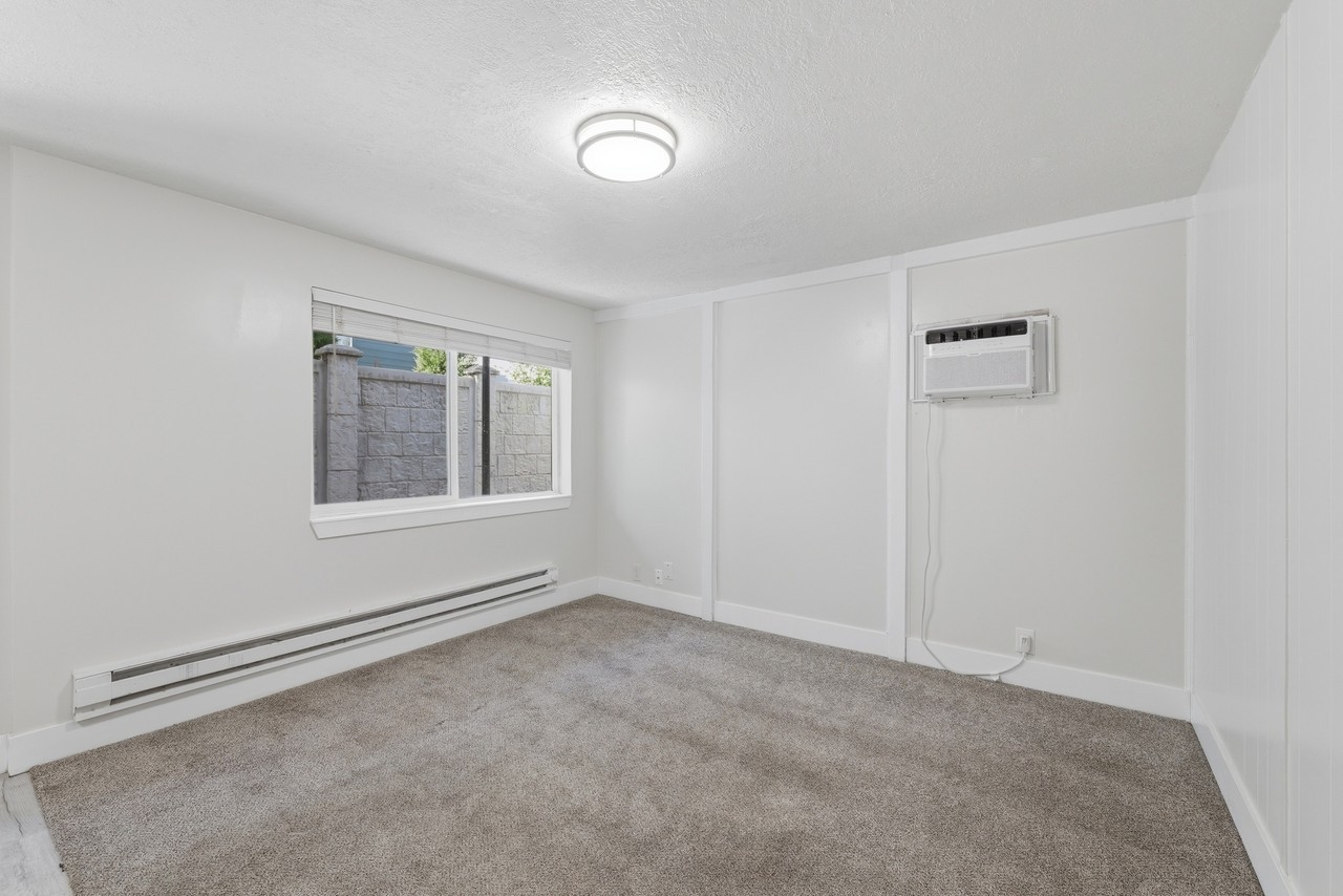 831 W Lennox St - Photo 5 of 28