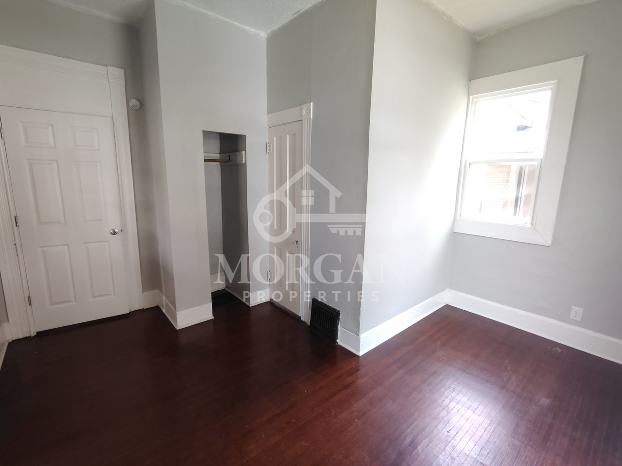831 West 2nd Street - Photo 4 of 5