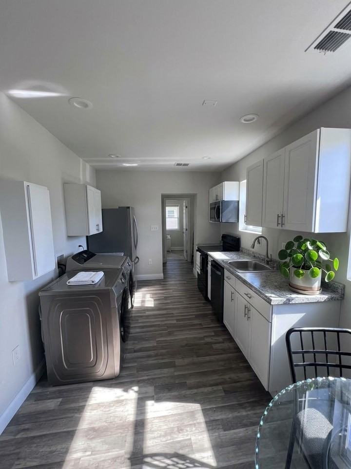 E 26th Ave - Photo 4 of 6