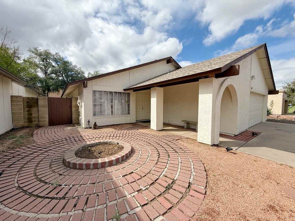 4335 W Julie Dr - Photo 2 of 50