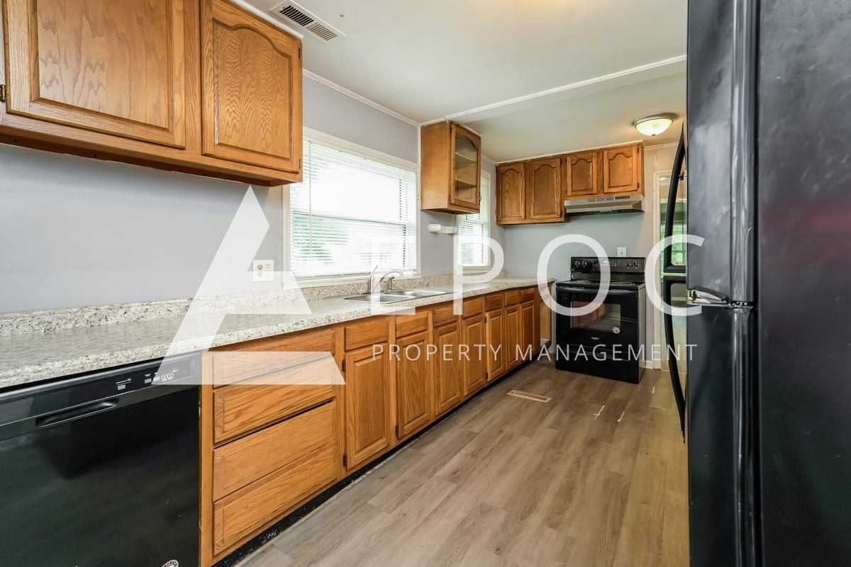 1615 Zeverly St - Photo 3 of 19