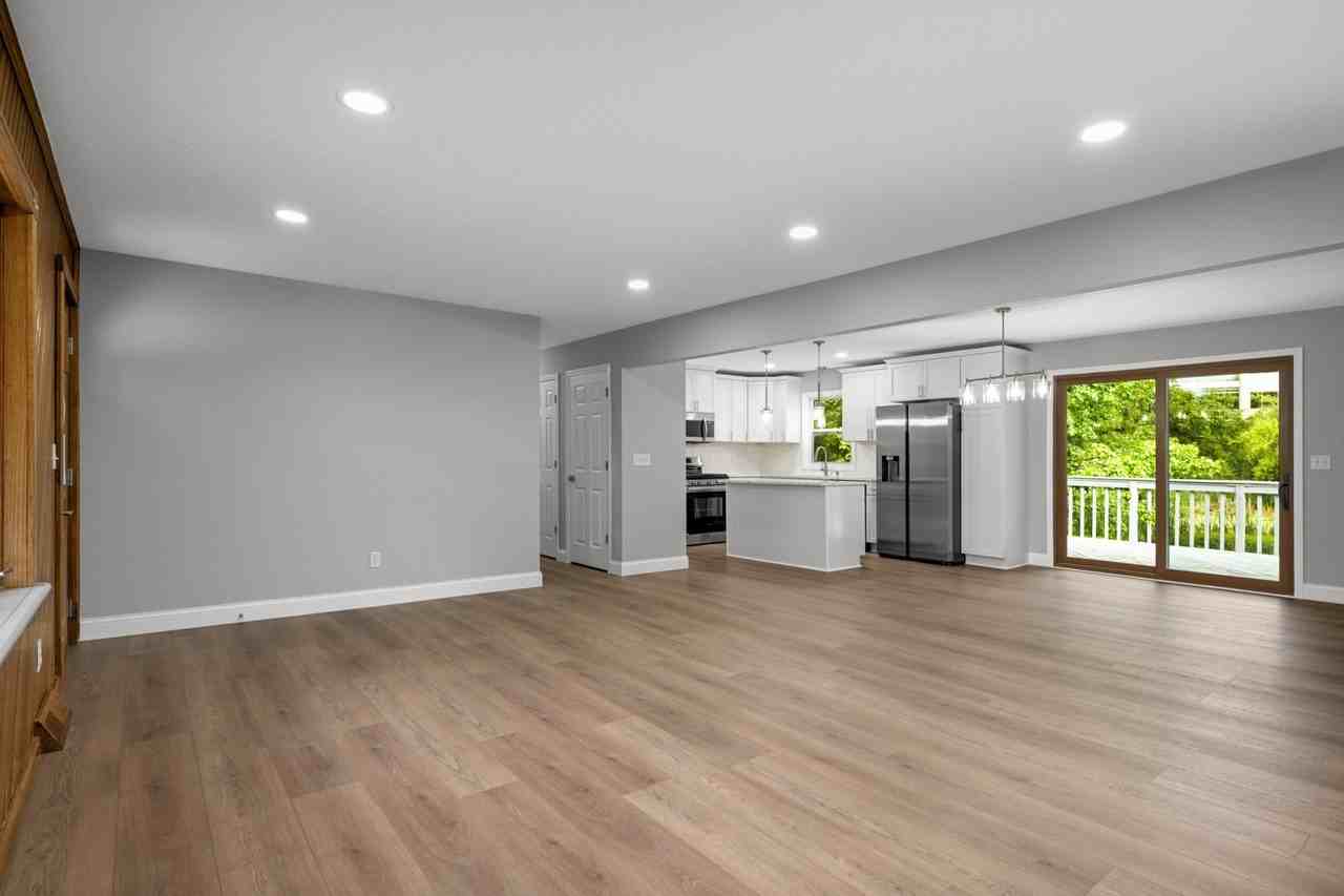 11004 Oak Knoll Ter N - Photo 2 of 31