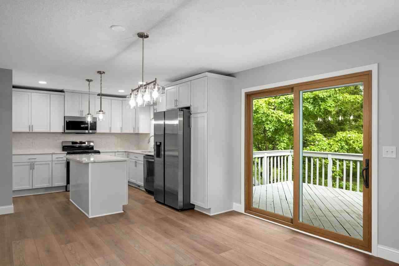 11004 Oak Knoll Ter N - Photo 5 of 31