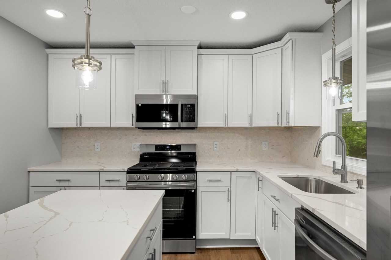 11004 Oak Knoll Ter N - Photo 7 of 31