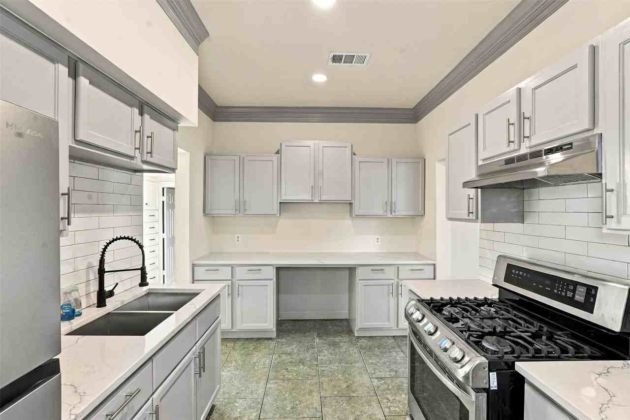 1110 Cordell St - Photo 4 of 15
