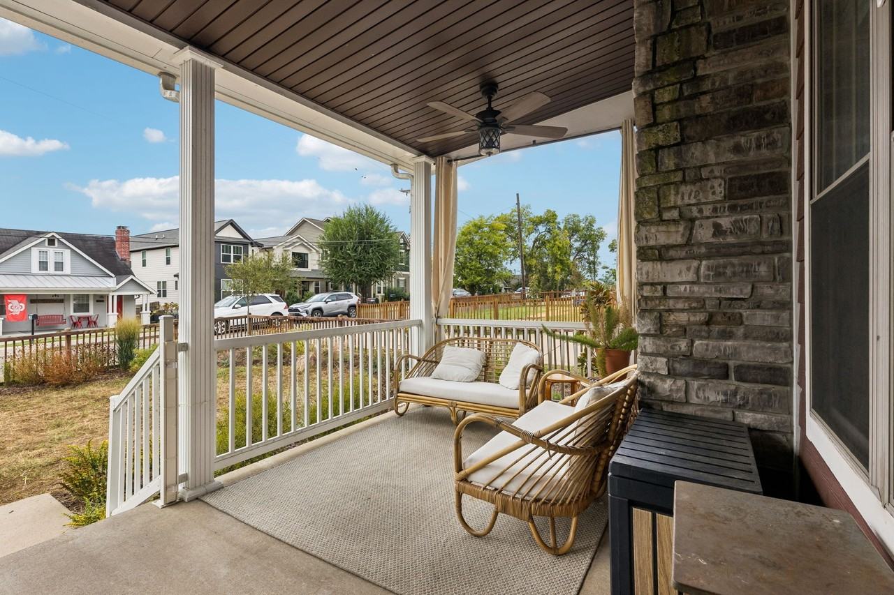 1073 Zophi St - Photo 5 of 49