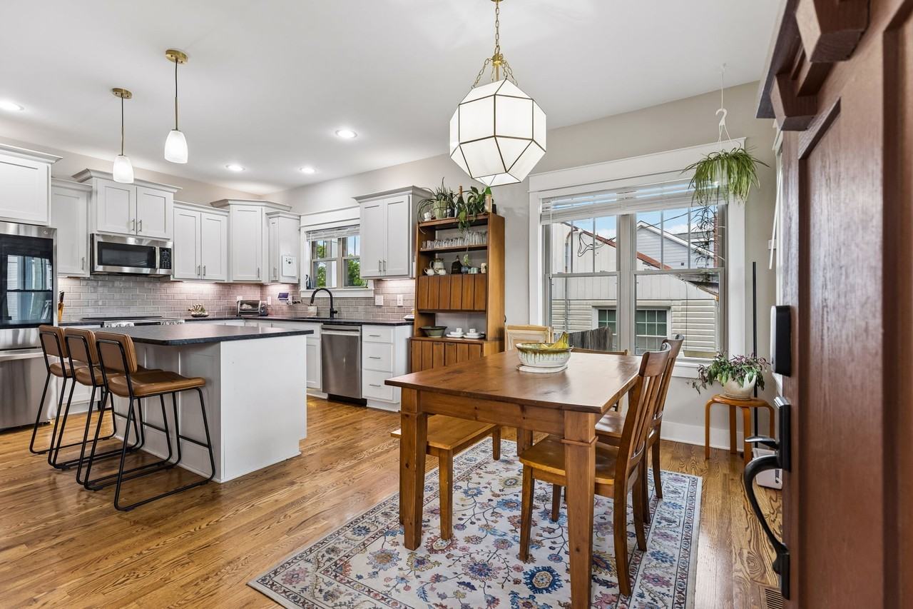 1073 Zophi St - Photo 7 of 49